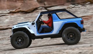Jeep Magneto 2.0 concept - front action
